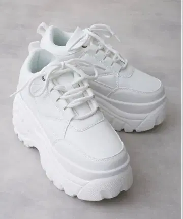 통굽 화이트 스니커즈 M 사이즈