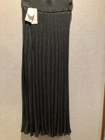 미사용 새상품 라메 니트 플리츠 플레어 스커트 그레이 차콜 그레이디