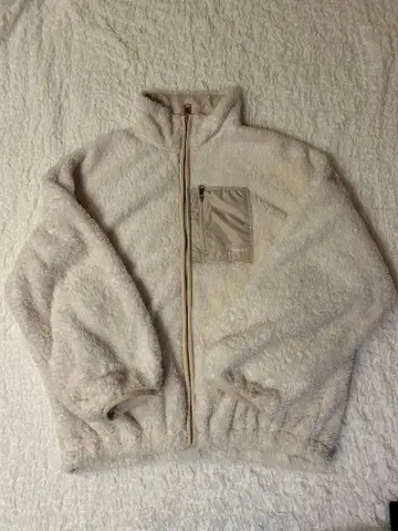 플리스 자켓 크림색