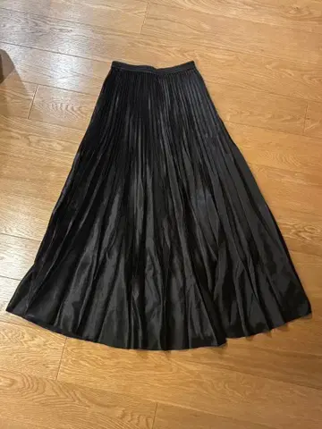 ELLIE 블랙 플리츠 스커트