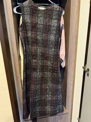 Awfully 체크 무늬 슬리브리스 원피스