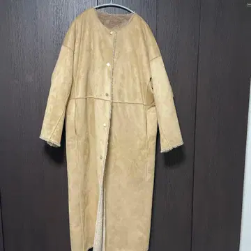 베이지 리버서블 스웨이드풍 롱 코트