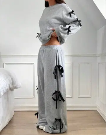 리본 포함 그레이 맨투맨