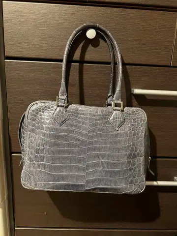 그레이 크로커다일풍 핸드백