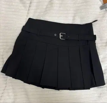 ZARA 블랙 플리츠 스커트