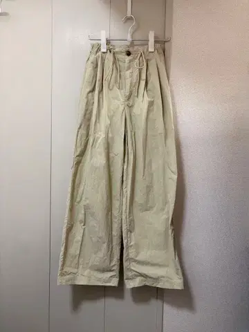 SeaRoomlynn 2tuck 나일론 볼륨 팬츠 아몬드 그린