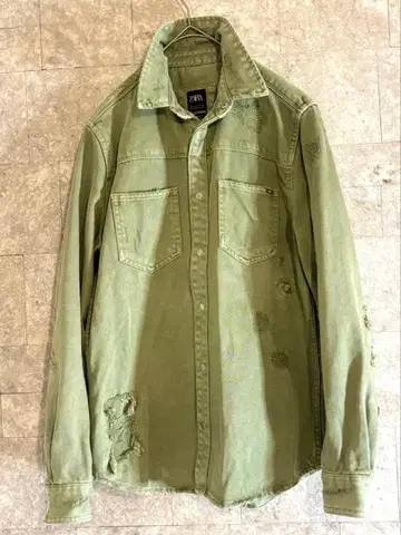 M 사이즈 자라 올리브 그린 밀리터리 자켓