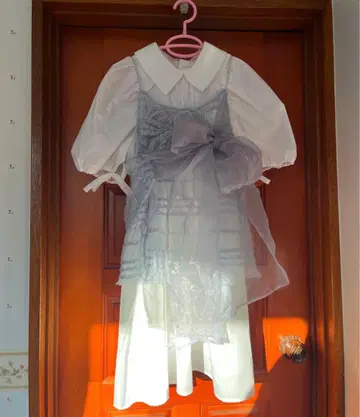 원피스와 리본 뷔스티에