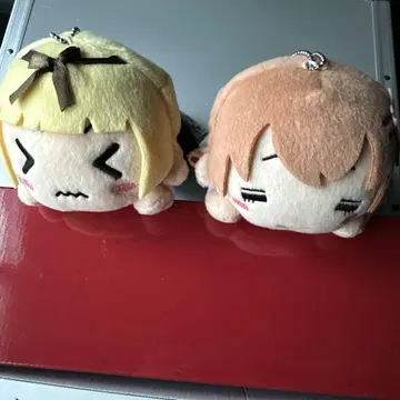 누워있는 봉제 인형 주문은 토끼입니까?