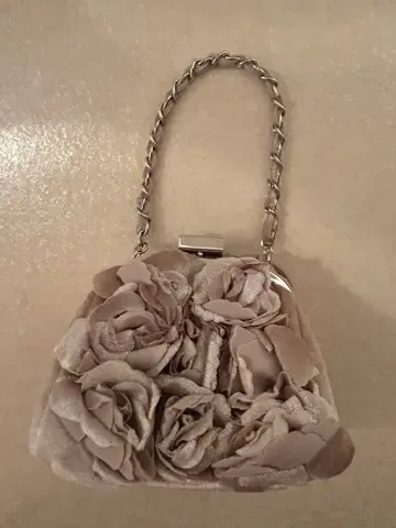 [ 새상품급 ] 멋진 장미 모티브 베이지 파티 백! 결혼식 2차 모임