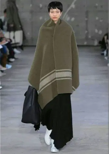 HYKE 19-20AW 울 케이프 판초