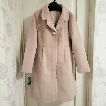 새상품급, 시착만 한 상품. 마제스틱 레곤 코트