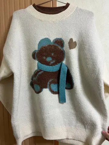 곰 무늬 아이보리 긴팔 니트 스웨터