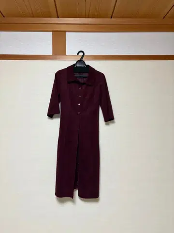 레리안 오부 소매 스웨이드 느낌 코트 원피스