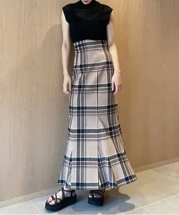 [ 새상품급 ] 하이웨스트 타이트 헤 플레어 체크 스커트 SNIDEL