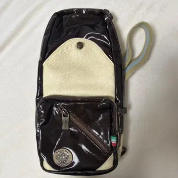 오로비안코 브라운 에나멜과 아이보리 가죽 바디백