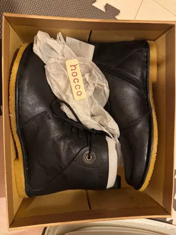 hocco 블랙 가죽 하이컷 부츠