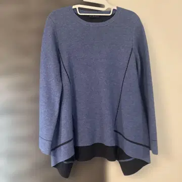 DAMA Collection 파랑 플레어 슬리브 니트