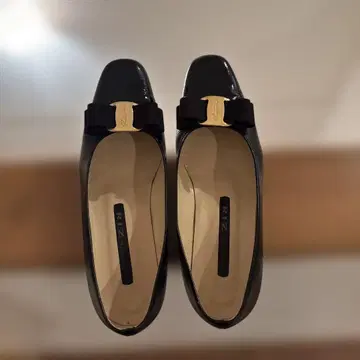 RIZ 리본 포함 블랙 펌프스 중간 힐