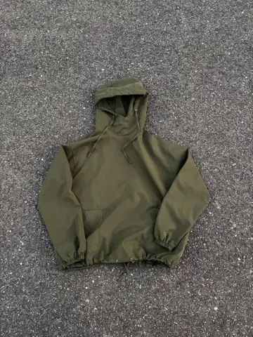올리브 그린 나일론 후드티