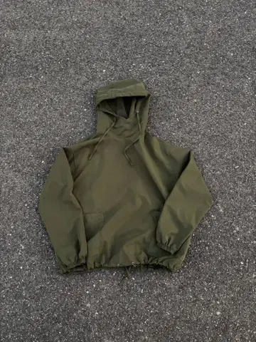 올리브 그린 나일론 후드티