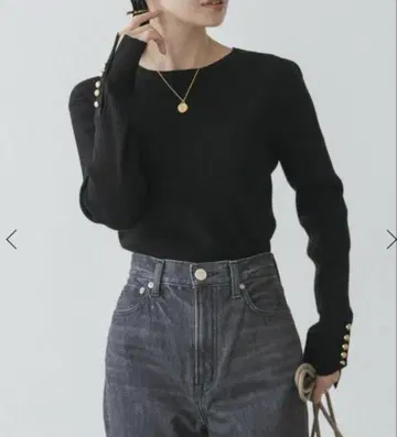 새상품급 노블 버튼 디테일 타이트 리브 니트