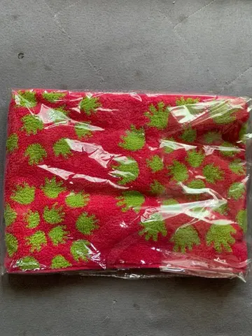 빨간색 그린 패턴 타월 LIFE AROUND TUBES