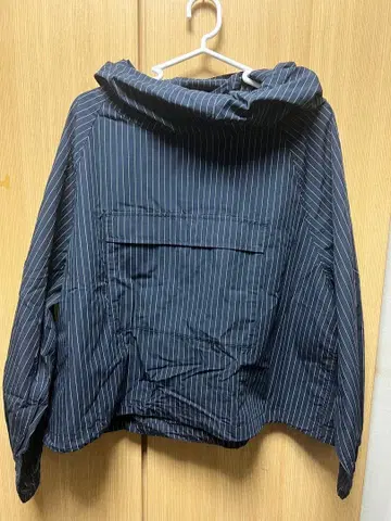 UNIQLO:C 네이비 스트라이프 후드 부착 셔츠