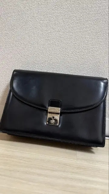 블랙 가죽 클러치백