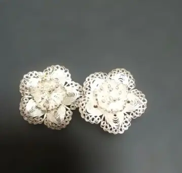 꽃 레이스 디자인 귀찌