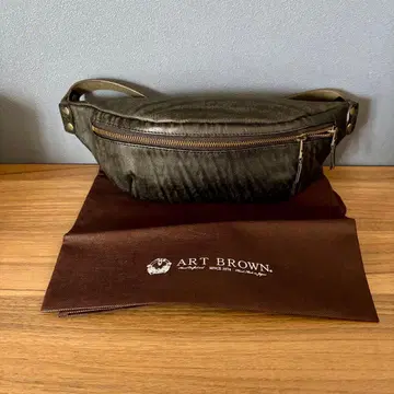 컨디션 최상 ART BROWN 아트브라운 바디백 숄더백 블랙