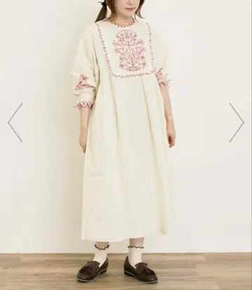 [미개봉 새상품] Samansa Mos2 배색 자수 원피스 M