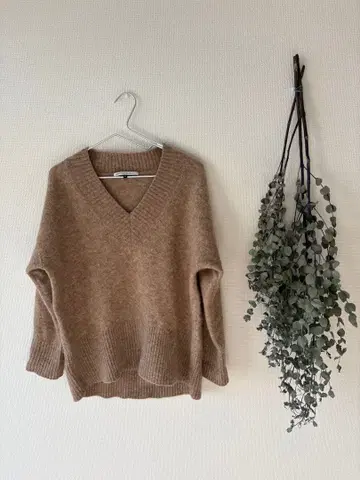 아돌포 도밍게스 V넥 모헤어 니트