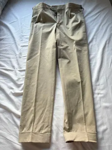 베이지 플리츠 부착 슬랙스