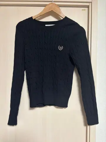 Nice clap 블랙 케이블 니트 스웨터 긴팔