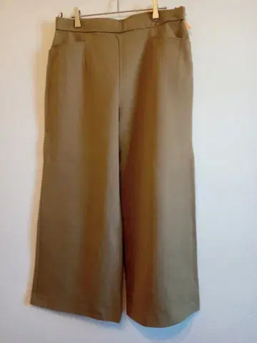 dinos 카키 와이드 팬츠 전면 포켓 부착