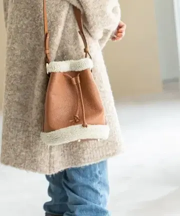 크리스천 빌라 CHRISTIAN VILLA 무스탕 콤비 버킷 백