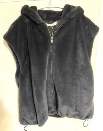 부즈루드 grey 퍼 후드 부착 베스트