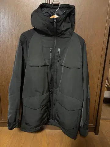 White Mountaineering 블랙 다운 자켓 UNIQRO