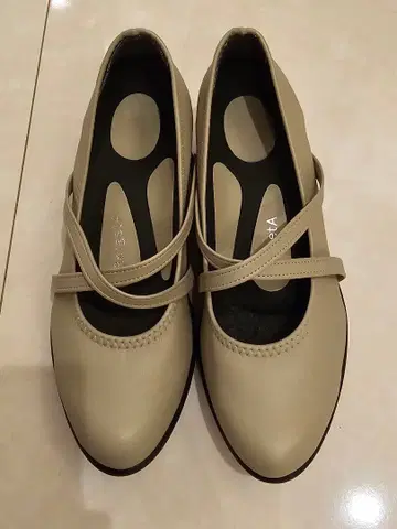 Re:getA 베이지 스트랩 웨지힐 펌프스