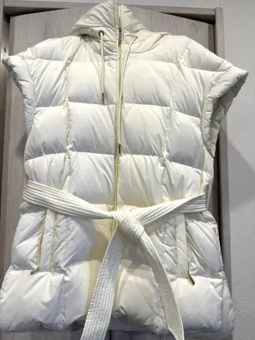 [ 새상품급 ] MICHAEL KORS 다운 베스트 아이보리 M 사이즈