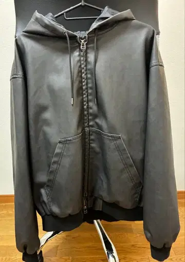 블랙 가죽풍 후드 자켓 WEGO