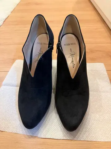 블랙 스웨이드 지퍼 부착 부티