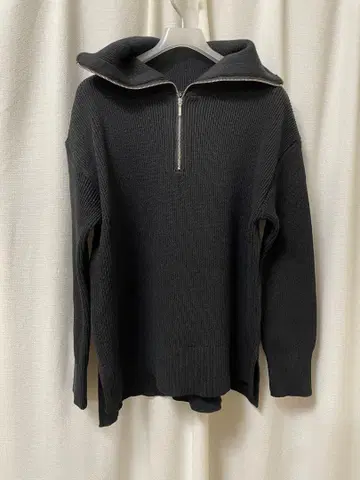 INDIVI 블랙 하프 지퍼 스웨터