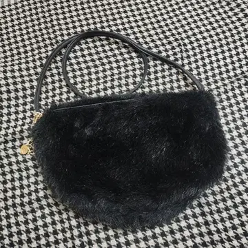 츠모리 치사토 캐리 블랙 인조 모피 백 참 포함