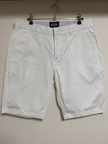 빔즈 BEAMS 화이트 숏팬츠 화이트