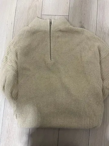 베이지 하프 지퍼 니트 스웨터