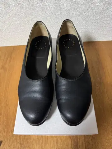 post producion dress pumps