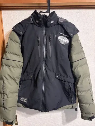 BATES 다운 자켓 블랙/올리브