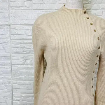 개럴개런트 리브 니트 사선 버튼 모크넥 M [1602-39]